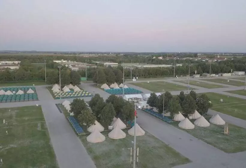 هتل Festanation Oktoberfest Camp No.1