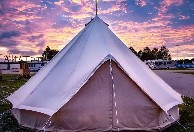 هتل Festanation Oktoberfest Camp No.1