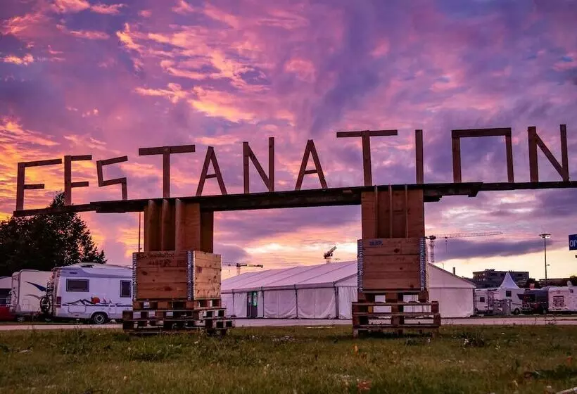 هتل Festanation Oktoberfest Camp No.1