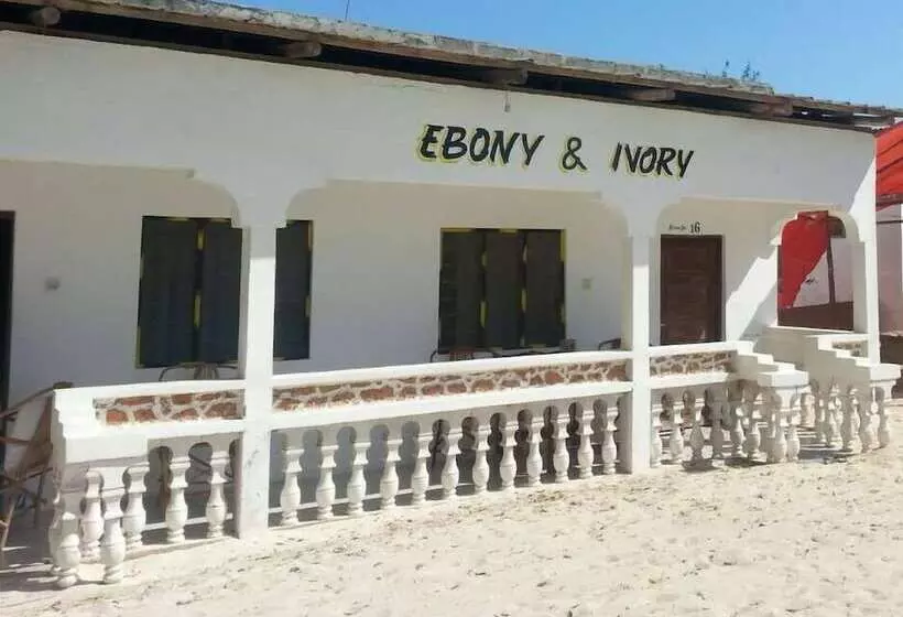 تختخواب و صبحانه Ebony & Ivory Bungalows