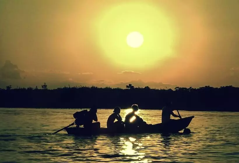 هتل Curuhuinsi Lodge