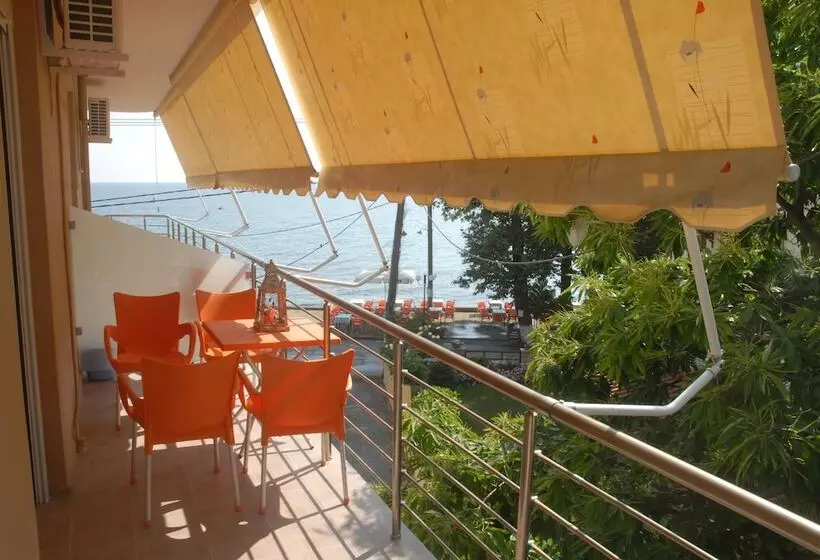 Hotelli Eleni Kandilari Rooms