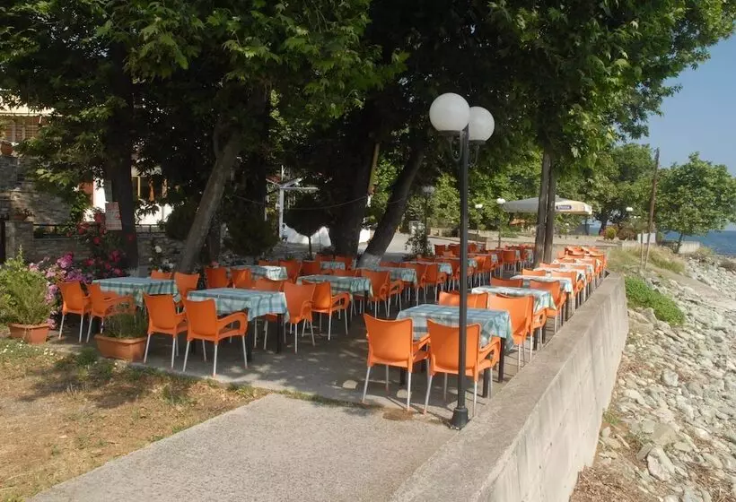 Hotelli Eleni Kandilari Rooms