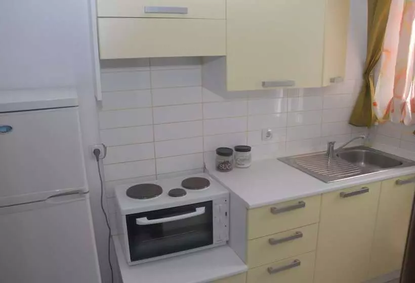 Hotelli Eleni Kandilari Rooms