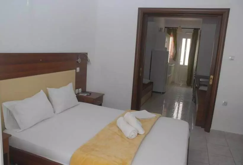 Hotelli Eleni Kandilari Rooms