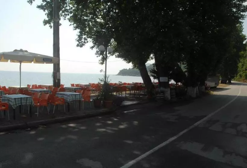 Hotelli Eleni Kandilari Rooms