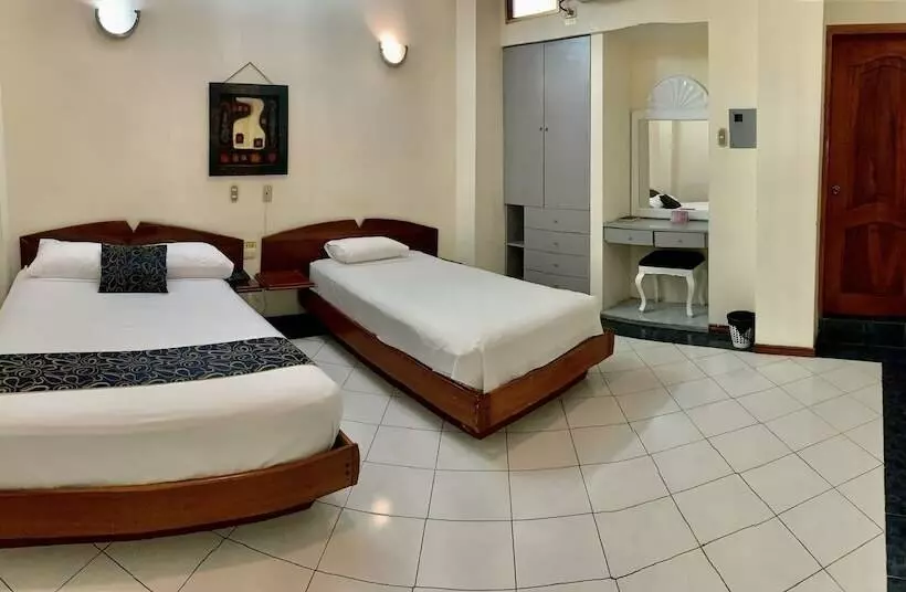 Hotelli House Center