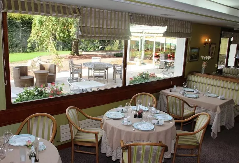 Hotelli Logis La Villa Des Houx