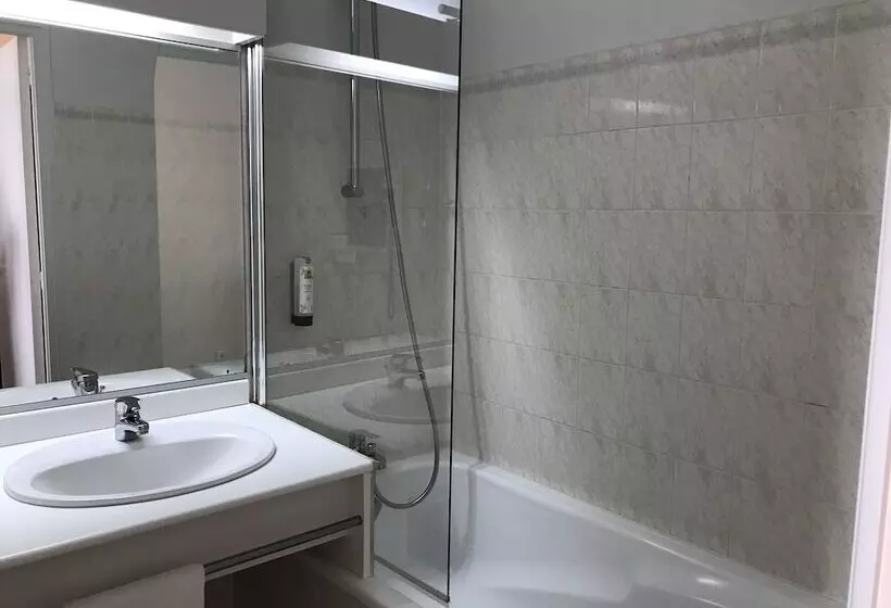 Hotelli Logis La Villa Des Houx