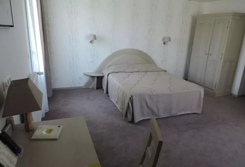 Hotelli Logis La Villa Des Houx