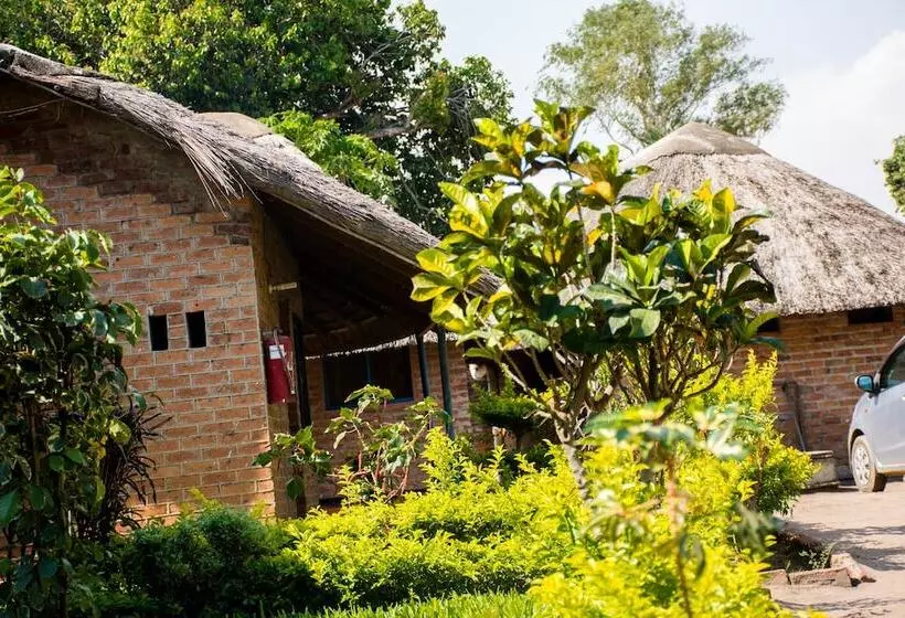 هتل Mkunkhula Baobab Lodge