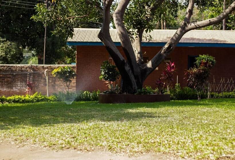 هتل Mkunkhula Baobab Lodge