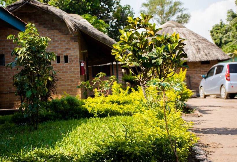 هتل Mkunkhula Baobab Lodge