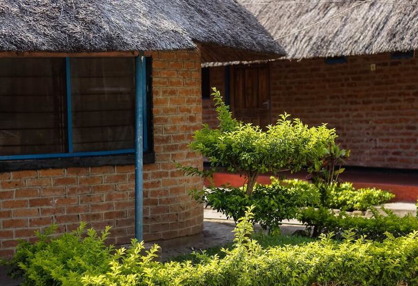 هتل Mkunkhula Baobab Lodge