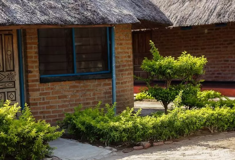 هتل Mkunkhula Baobab Lodge