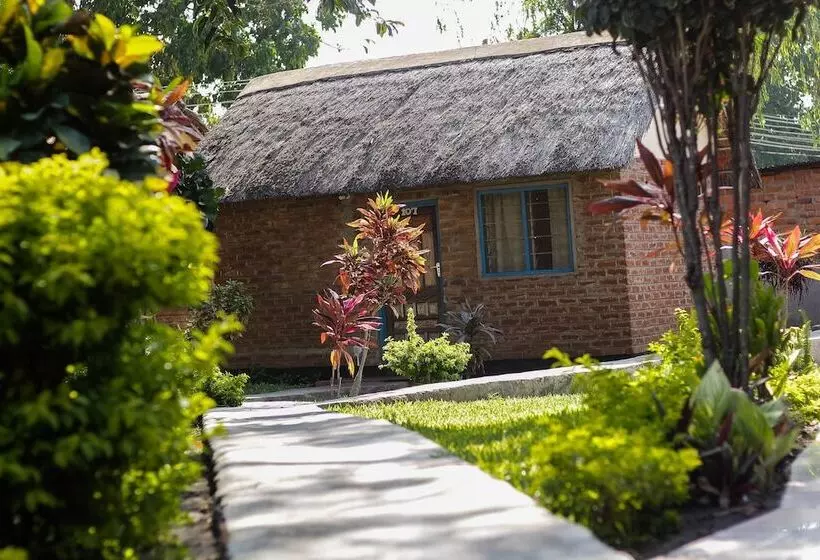 هتل Mkunkhula Baobab Lodge