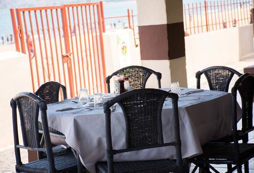 هتل Mkunkhula Baobab Lodge