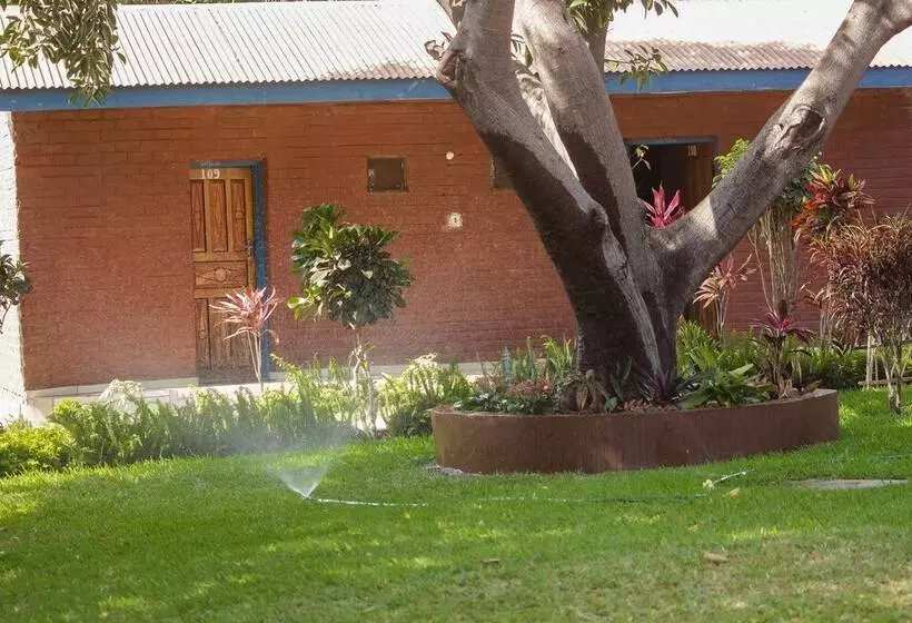 هتل Mkunkhula Baobab Lodge