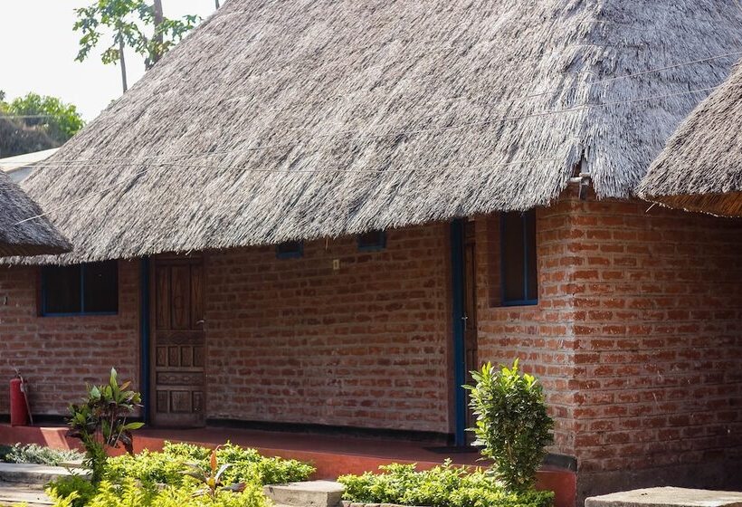 هتل Mkunkhula Baobab Lodge