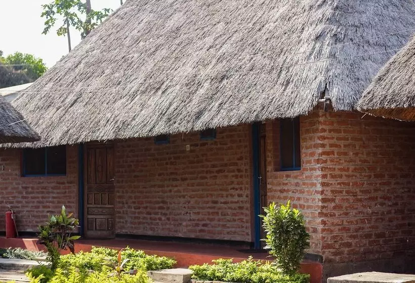 هتل Mkunkhula Baobab Lodge