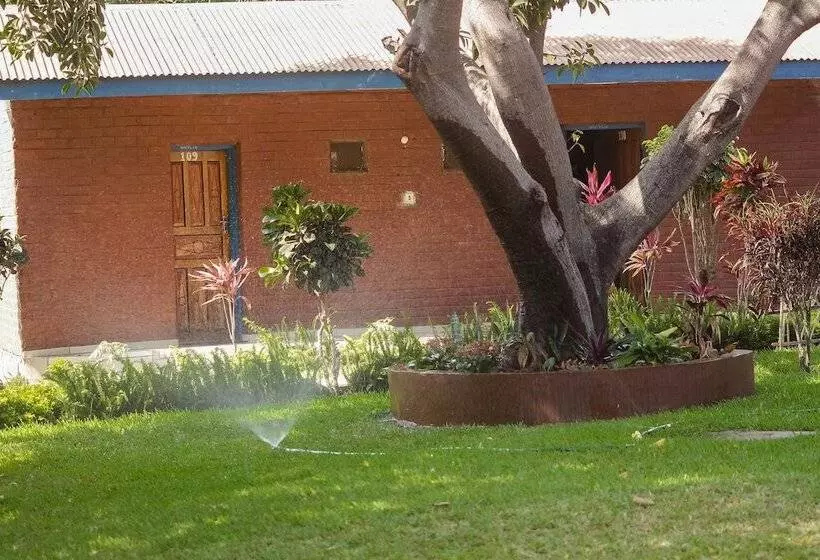 هتل Mkunkhula Baobab Lodge