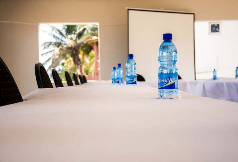 هتل Mkunkhula Baobab Lodge