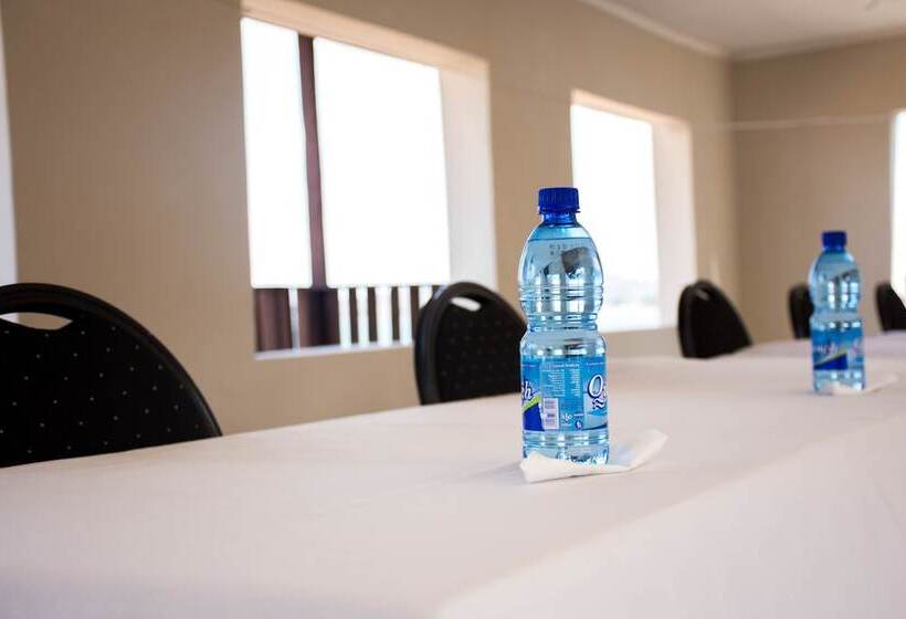 هتل Mkunkhula Baobab Lodge