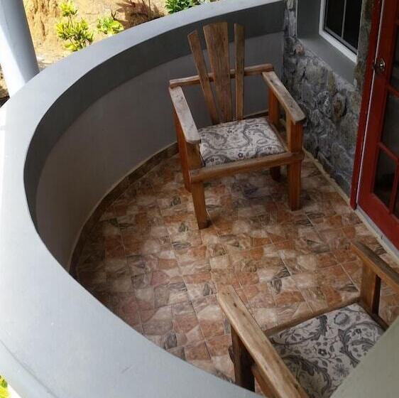 هتل Spring Gardens Resort