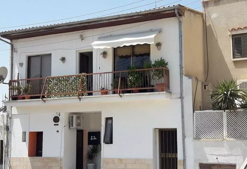 تختخواب و صبحانه Marina S Rooms Xrisopolitissa Larnaca