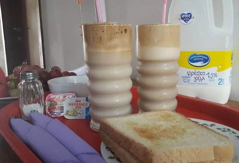 تختخواب و صبحانه Marina S Rooms Xrisopolitissa Larnaca