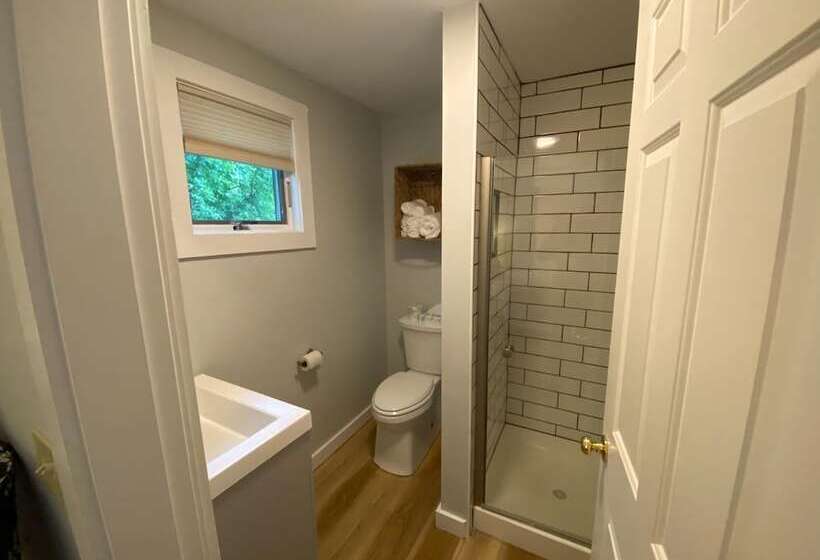 Hanscom S Motel And Cottages