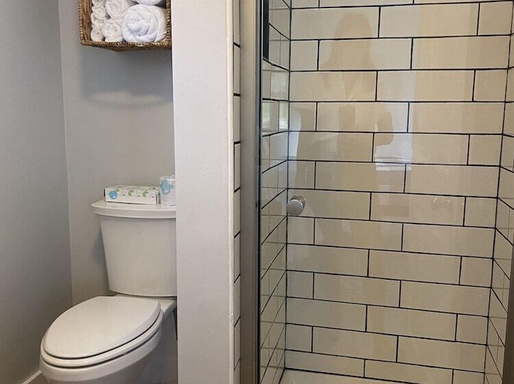 Hanscom S Motel And Cottages