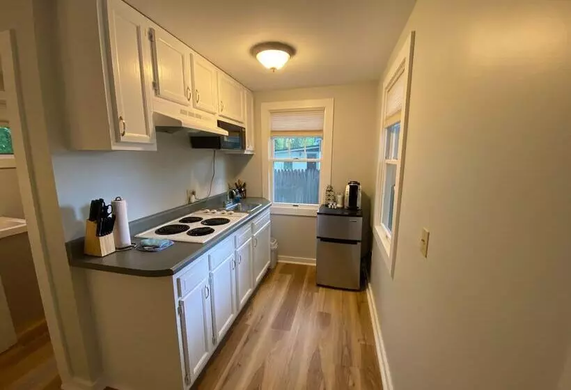 Hanscom S Motel And Cottages