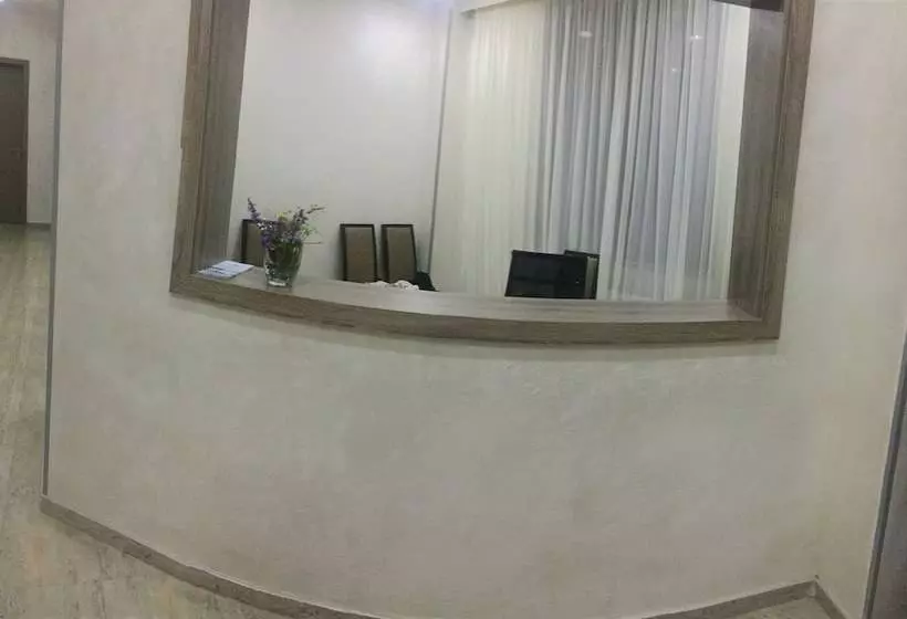 مسافرخانه Suntower