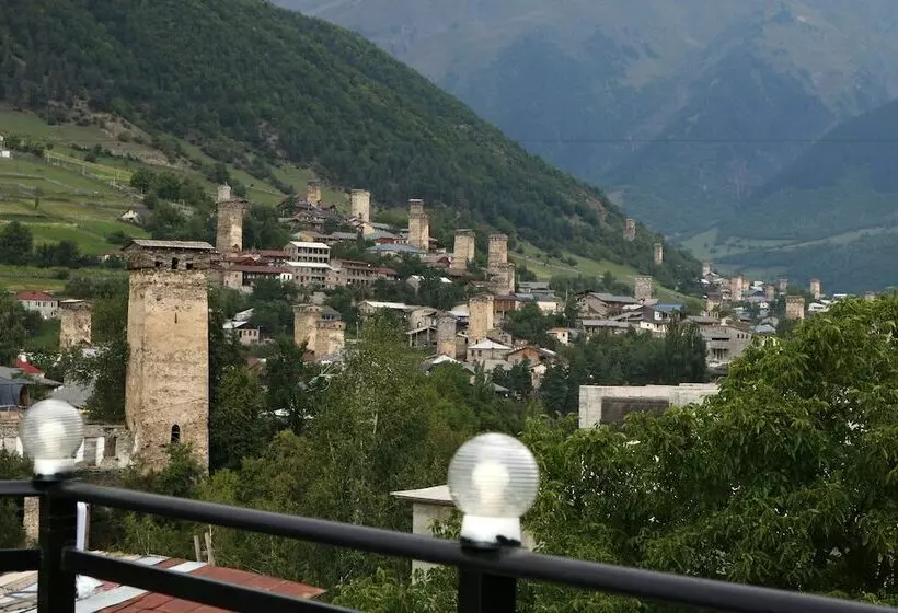 مسافرخانه Suntower