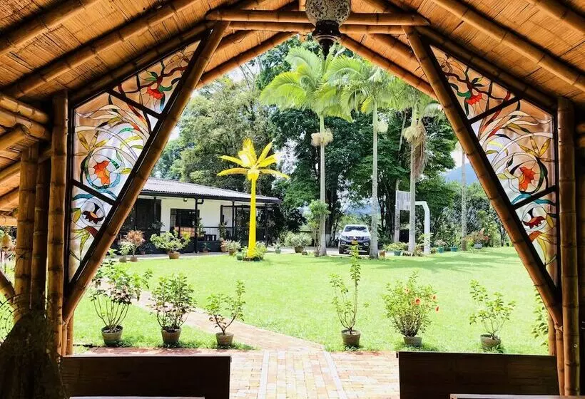 ホテル Entre Los Arboles