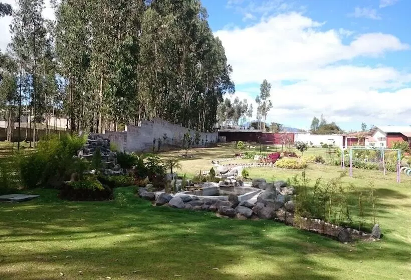ホテル Ficus Lodge