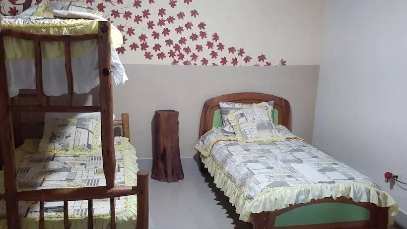 ホテル Ficus Lodge