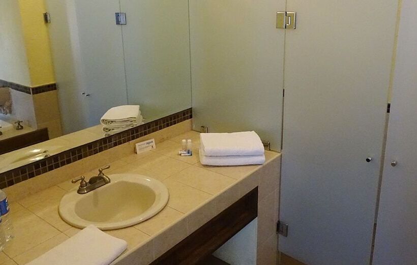 فندق Turinjandi Resort