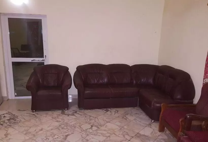 هتل Yelsking Royal Lodge