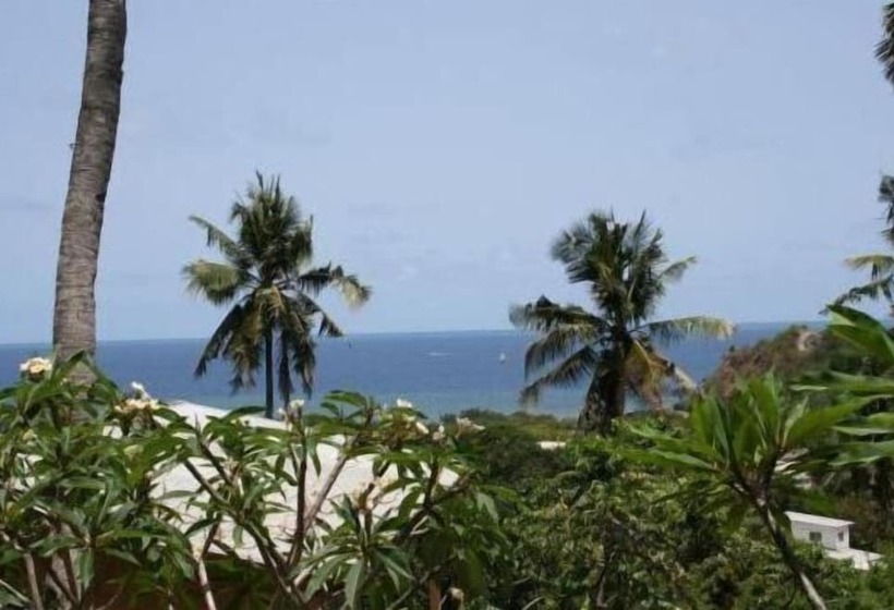 פנסיון Villa Maora