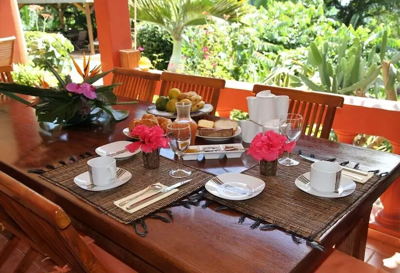 پانسیون Villa Maora