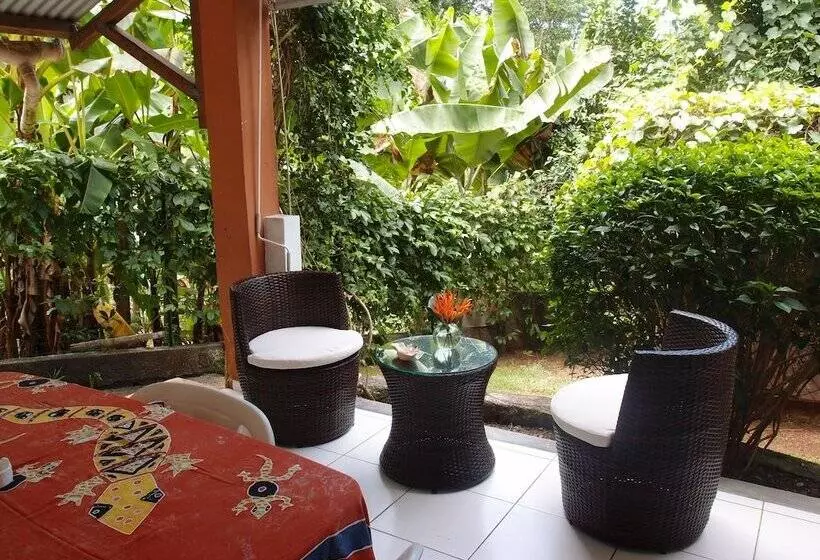 پانسیون Villa Maora