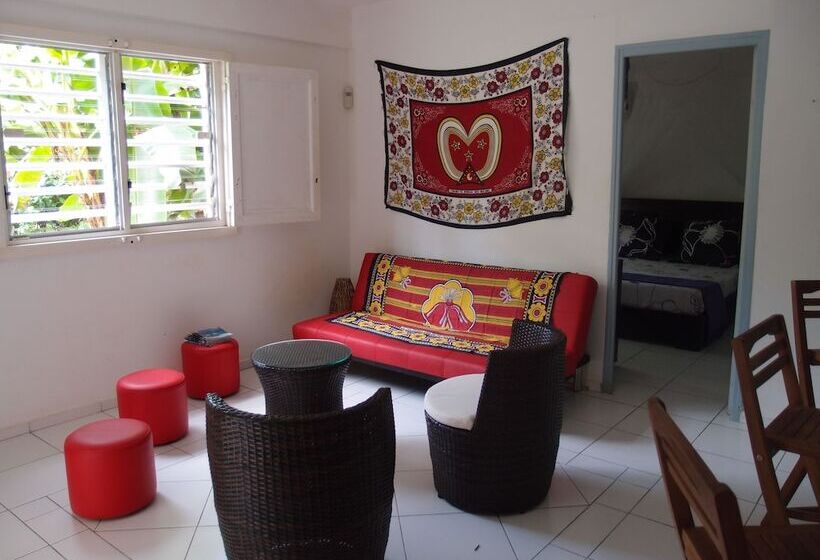 פנסיון Villa Maora