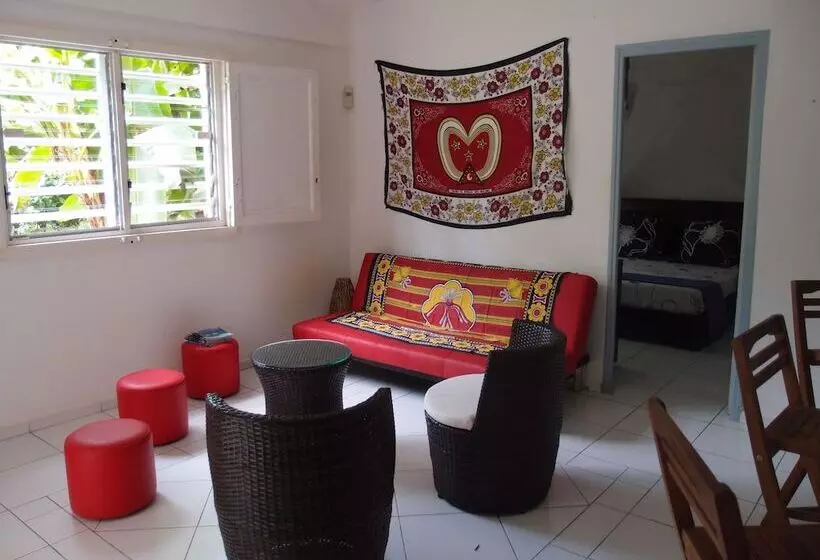 پانسیون Villa Maora