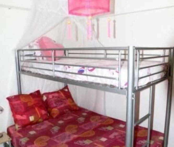 פנסיון Villa Maora