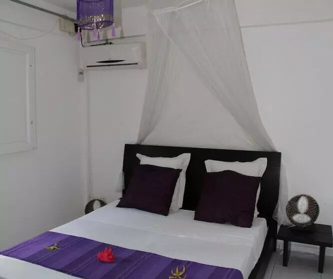 پانسیون Villa Maora