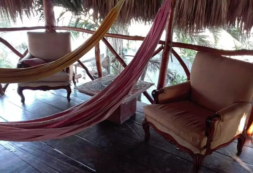 ユースホステル Hostal Backpackers Villa Karejo