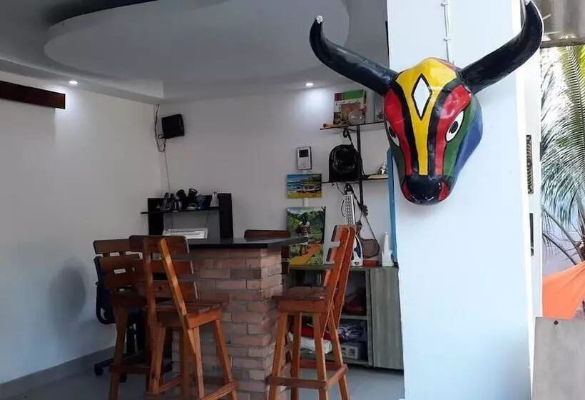 ユースホステル Hostal Backpackers Villa Karejo