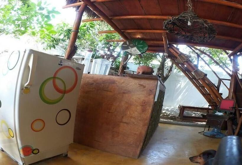 Общежитие Hostal Backpackers Villa Karejo